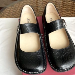 NIBWomen’s Algeria shoes size 40(EU) 9.5(US) BLACK